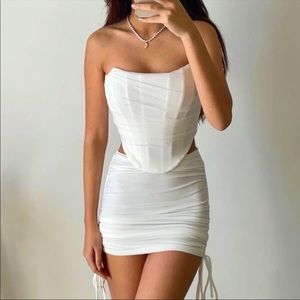 🔥SALE🔥 NEW FASHION NOVA WHITE SET CORSET TOP SND SKIRT XS